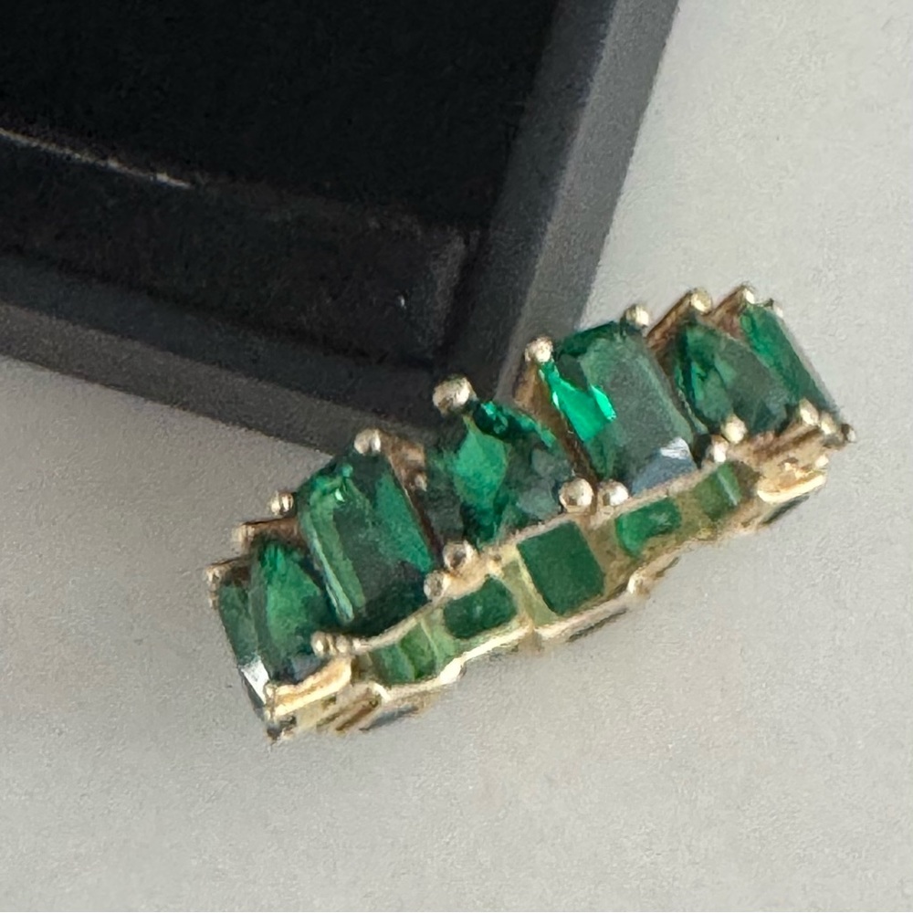 SHYMI Women's Heart & Emerald Green
Cubic Zirconia Eternity Ring - Picture 2 of 8